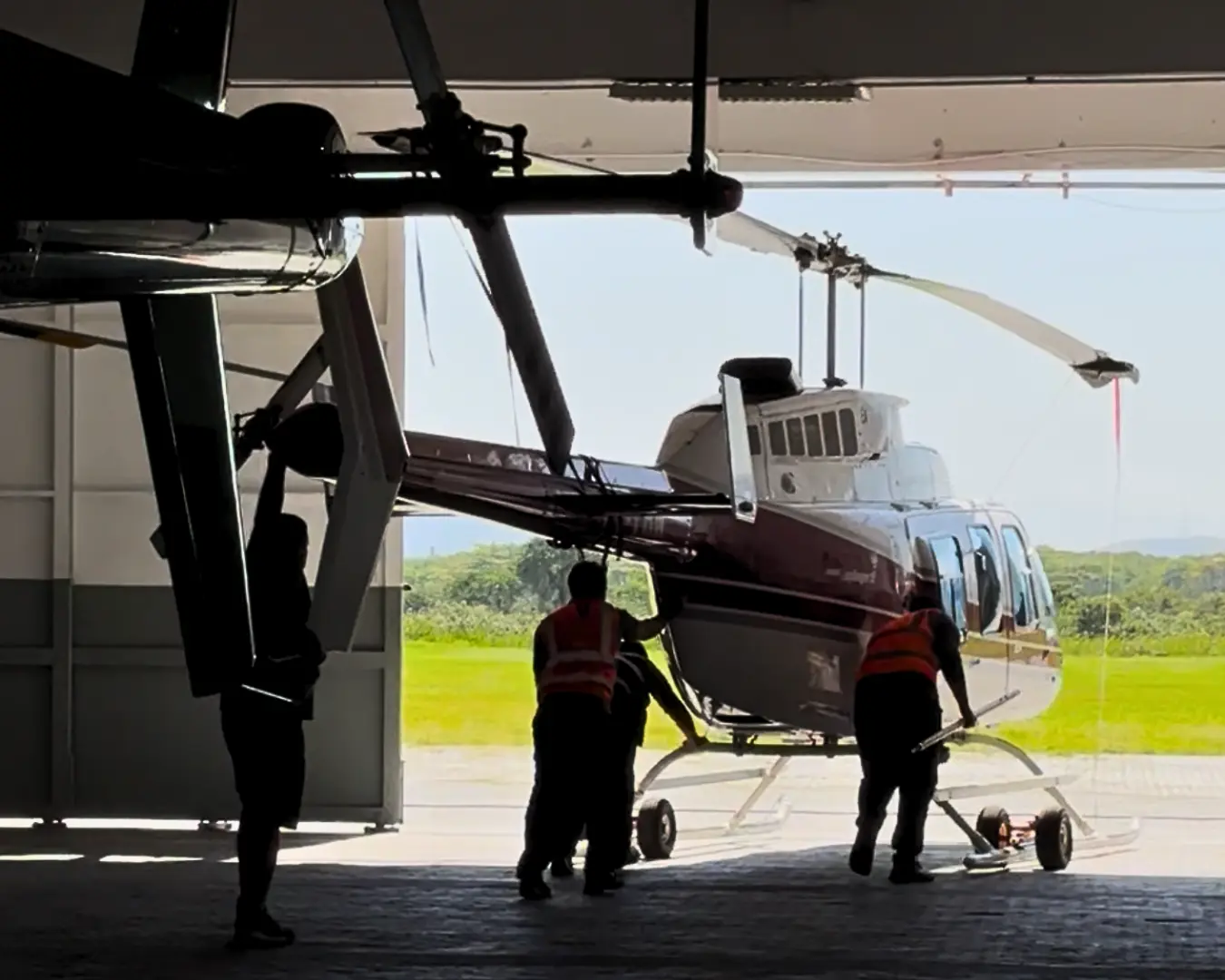 Passeio de helicóptero seguro da Vertical Rio sobre o Rio de Janeiro